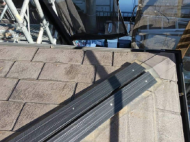 屋根棟板金の交換をして屋根塗装工事をします。